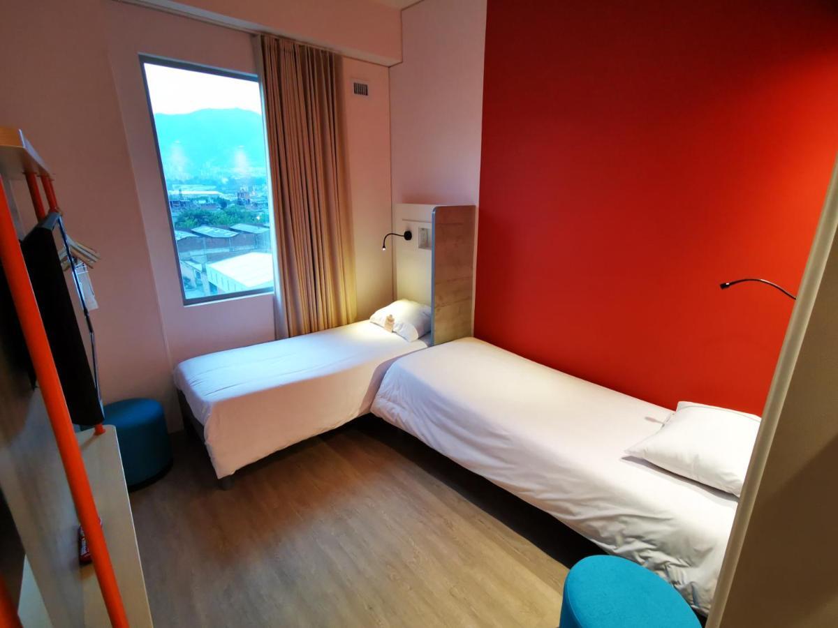 Ibis Budget Itagui Hotel Меделин Екстериор снимка