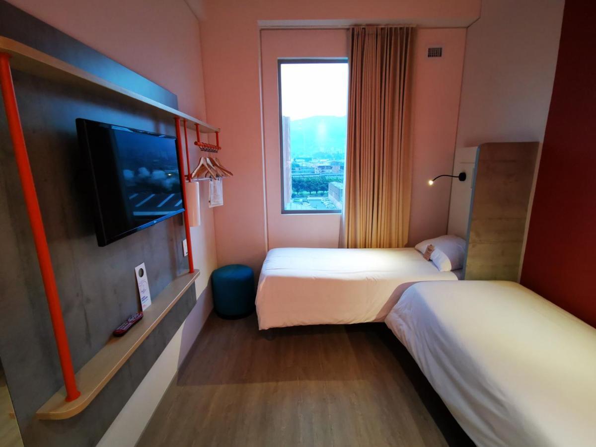 Ibis Budget Itagüí Екстериор снимка